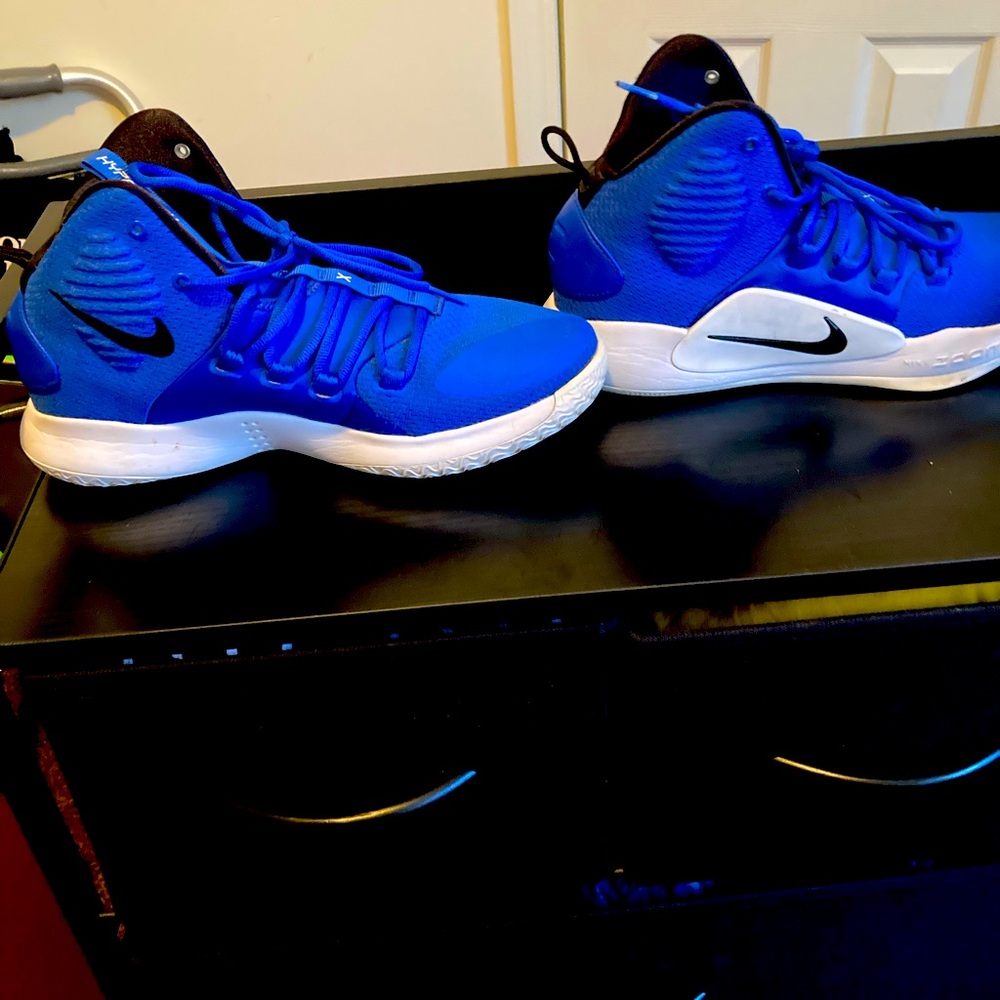 Men’s Nike Hyperdunk sneakers size 10 /Royal blue, white, black.